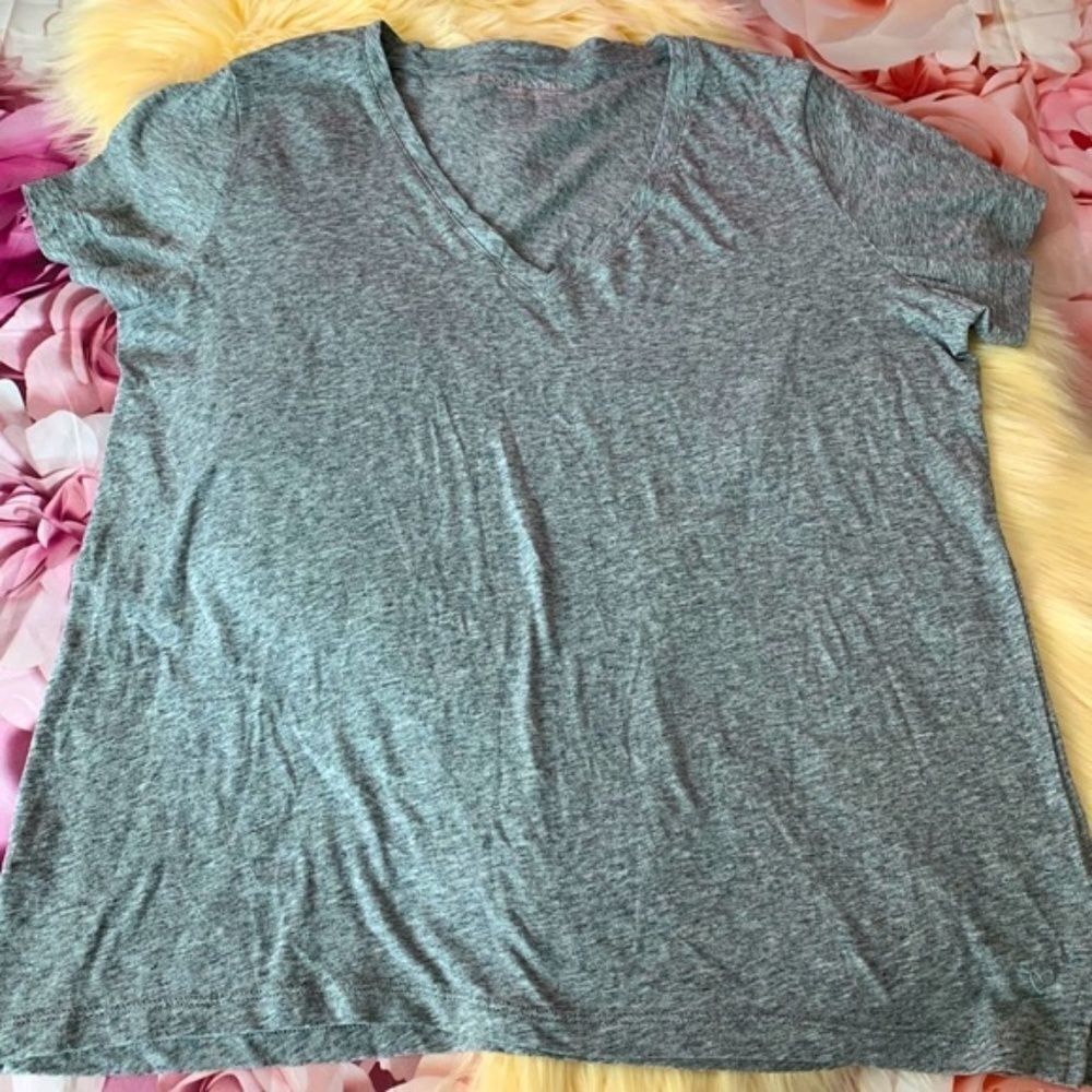 Victoria’s Secret V Neck T Shirt Gray Size XL